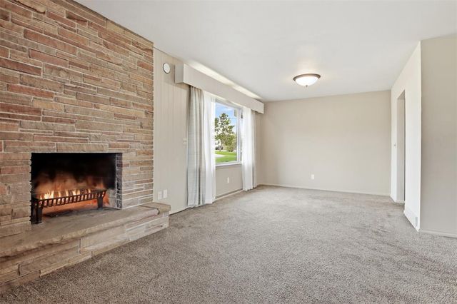 827 Park Ridge Drive, Eau Claire, WI 54703