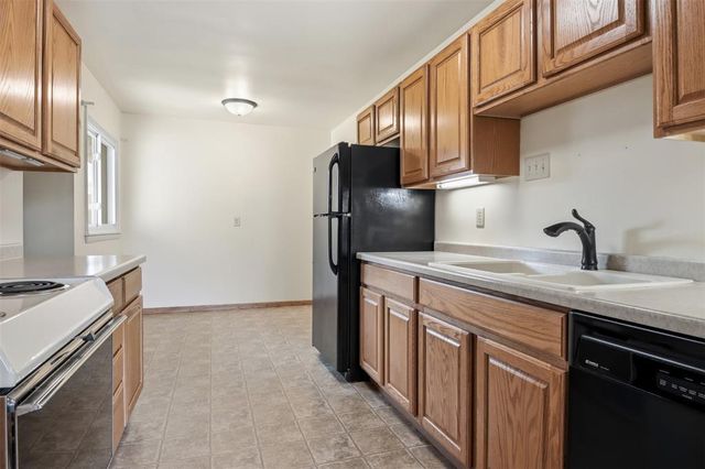 827 Park Ridge Drive, Eau Claire, WI 54703