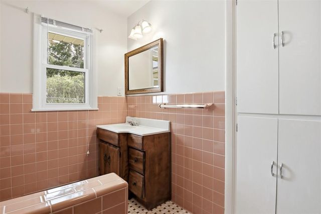 827 Park Ridge Drive, Eau Claire, WI 54703