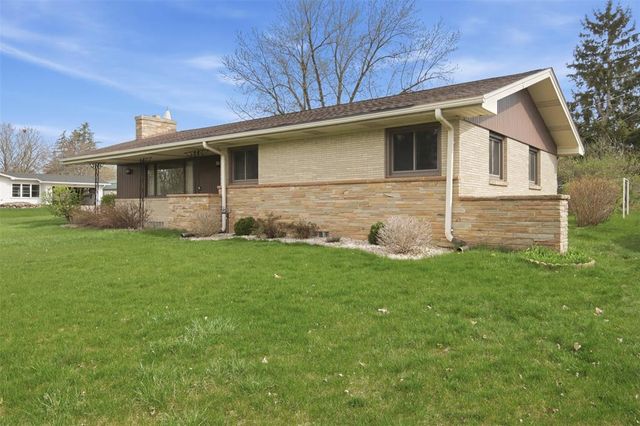 827 Park Ridge Drive, Eau Claire, WI 54703