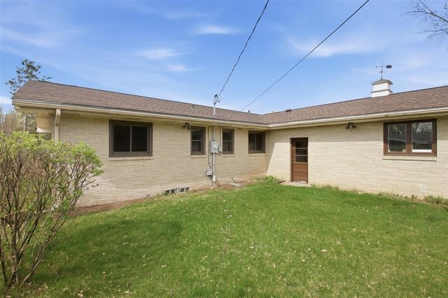 827 Park Ridge Drive, Eau Claire, WI 54703