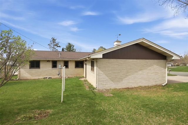 827 Park Ridge Drive, Eau Claire, WI 54703