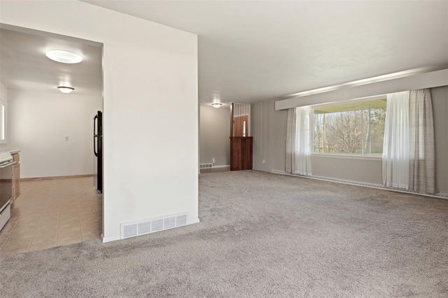 827 Park Ridge Drive, Eau Claire, WI 54703