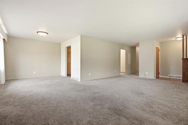 827 Park Ridge Drive, Eau Claire, WI 54703