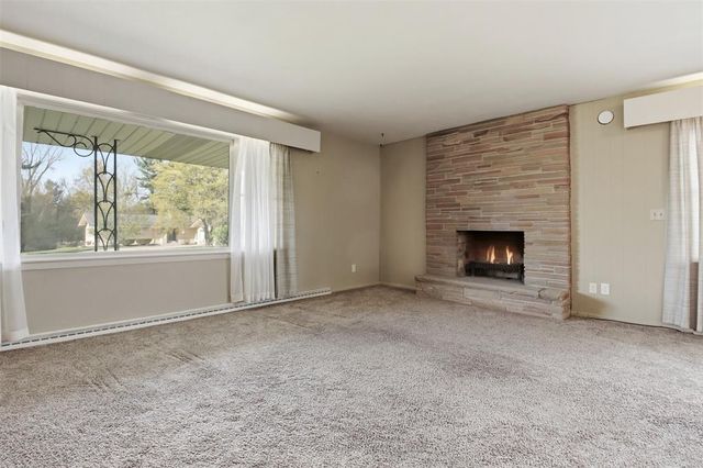 827 Park Ridge Drive, Eau Claire, WI 54703