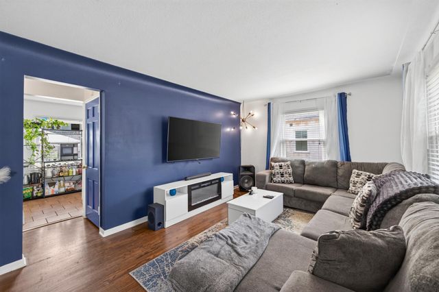 4806 Fremont Avenue N, Minneapolis, MN 55430