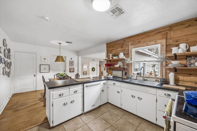 506 E Sixth Street, Brenham, TX 77833