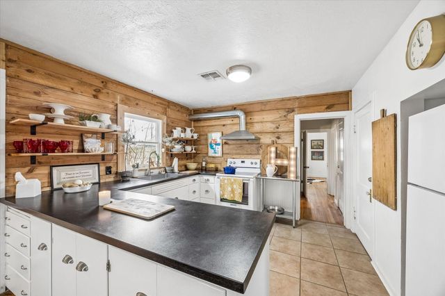 506 E Sixth Street, Brenham, TX 77833