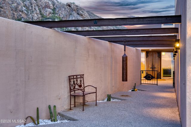 7001 N Ina Place, Tucson, AZ 85718