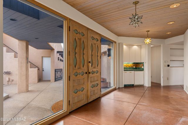 7001 N Ina Place, Tucson, AZ 85718