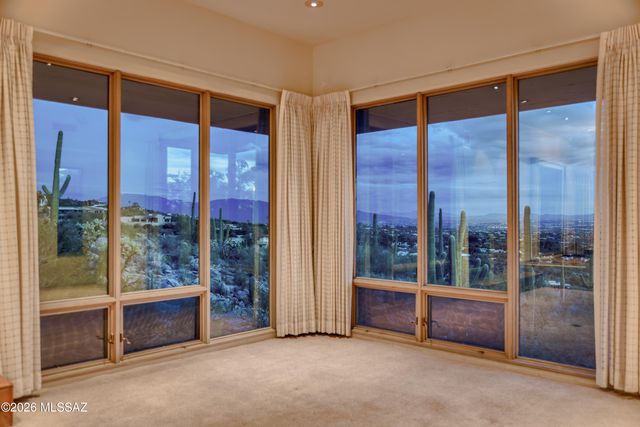 7001 N Ina Place, Tucson, AZ 85718