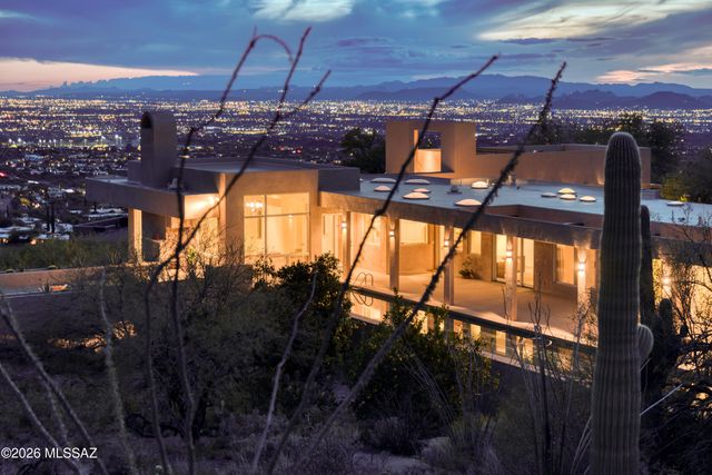 7001 N Ina Place, Tucson, AZ 85718