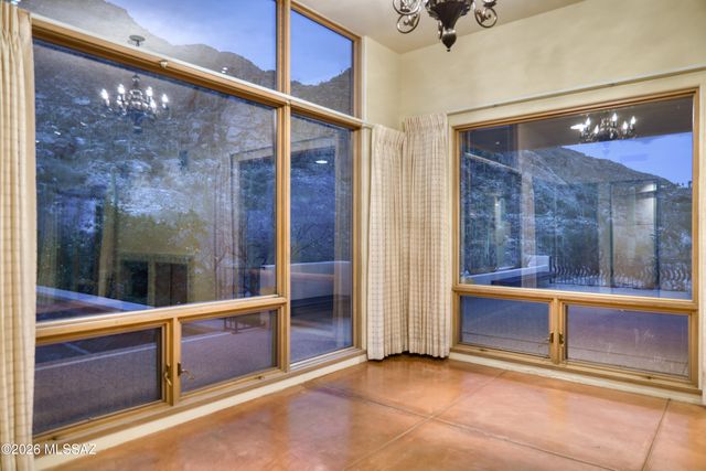 7001 N Ina Place, Tucson, AZ 85718