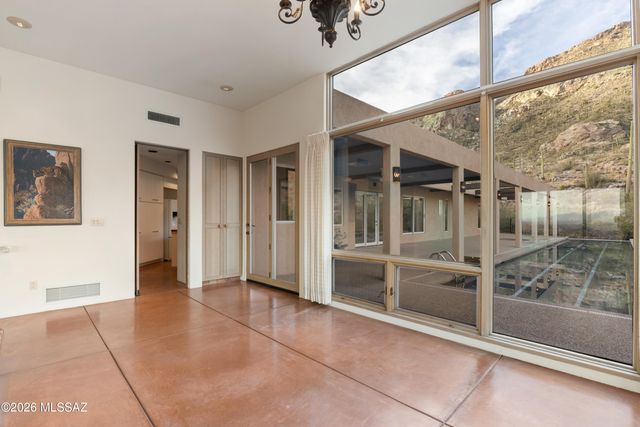 7001 N Ina Place, Tucson, AZ 85718