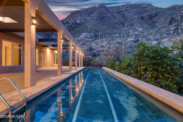 7001 N Ina Place, Tucson, AZ 85718