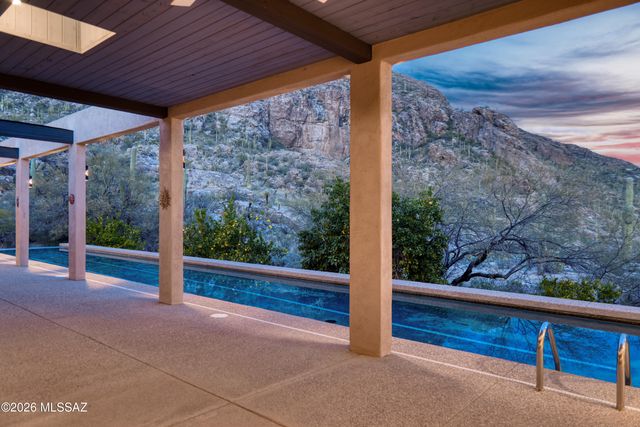 7001 N Ina Place, Tucson, AZ 85718