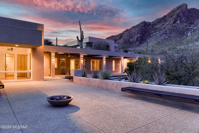 7001 N Ina Place, Tucson, AZ 85718