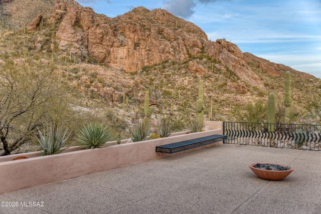 7001 N Ina Place, Tucson, AZ 85718