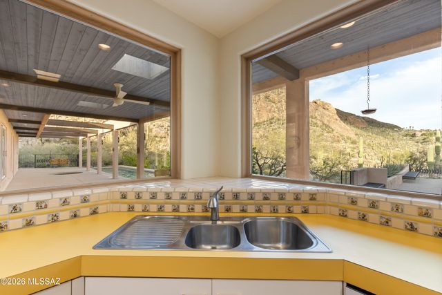 7001 N Ina Place, Tucson, AZ 85718