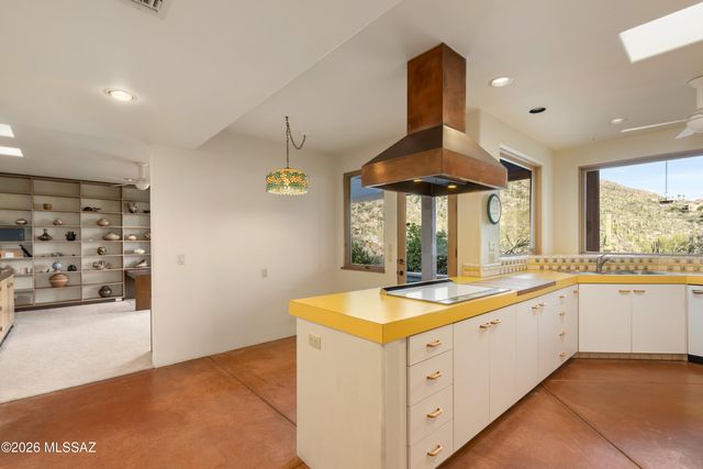 7001 N Ina Place, Tucson, AZ 85718