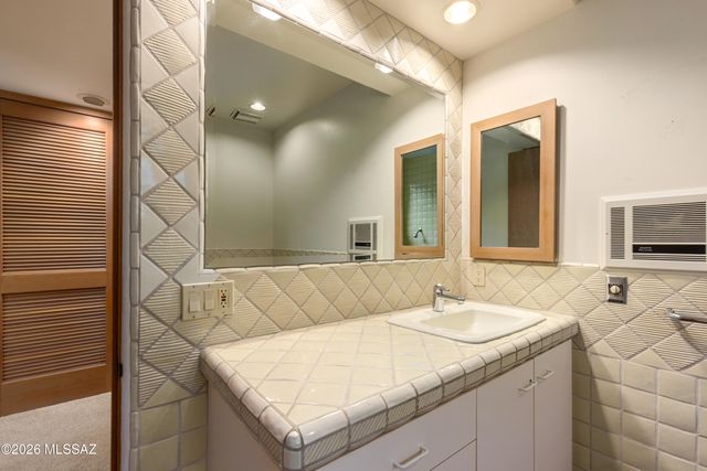 7001 N Ina Place, Tucson, AZ 85718