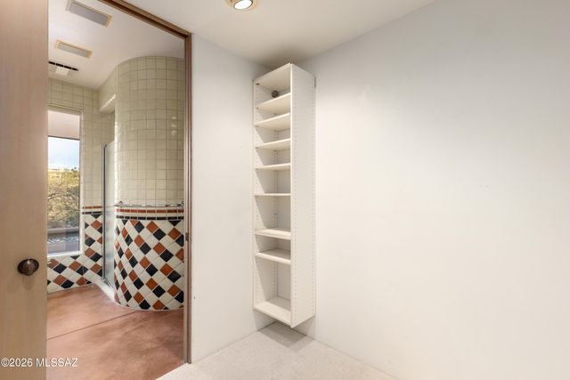 7001 N Ina Place, Tucson, AZ 85718