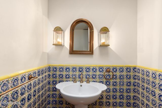 7001 N Ina Place, Tucson, AZ 85718