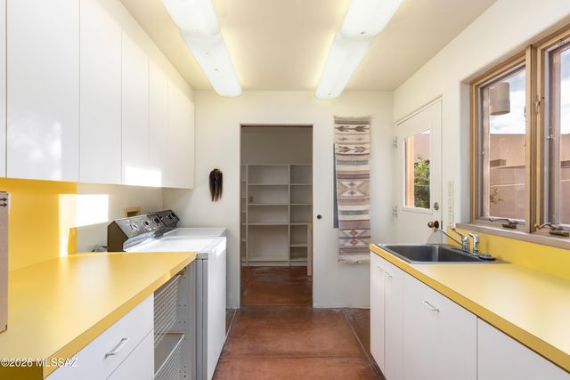 7001 N Ina Place, Tucson, AZ 85718