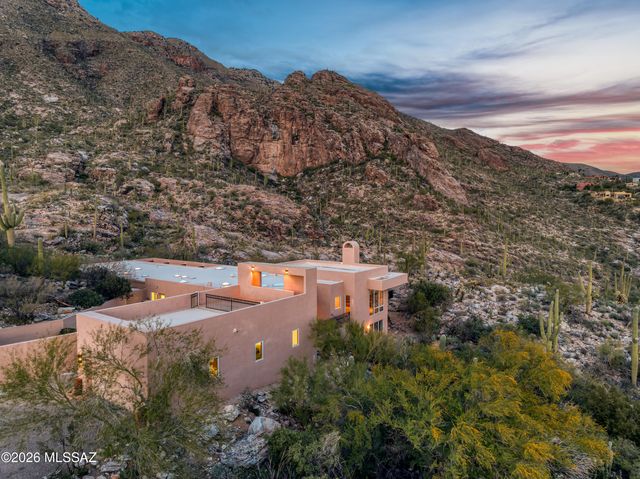 7001 N Ina Place, Tucson, AZ 85718