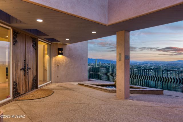 7001 N Ina Place, Tucson, AZ 85718