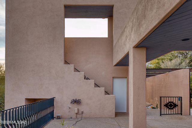 7001 N Ina Place, Tucson, AZ 85718