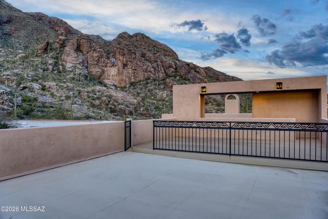 7001 N Ina Place, Tucson, AZ 85718