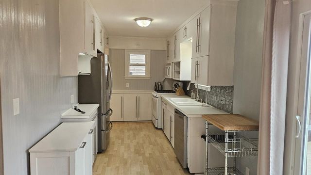 2353 S 77th STREET, West Allis, WI 53219