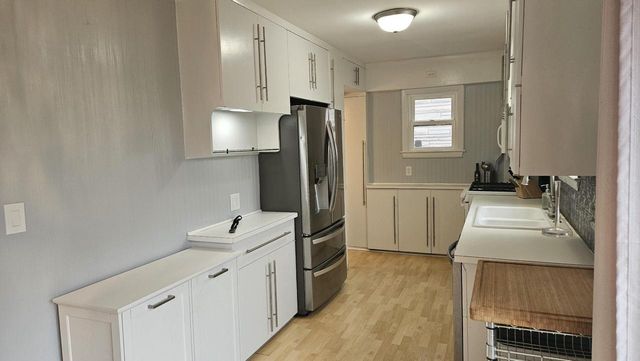 2353 S 77th STREET, West Allis, WI 53219