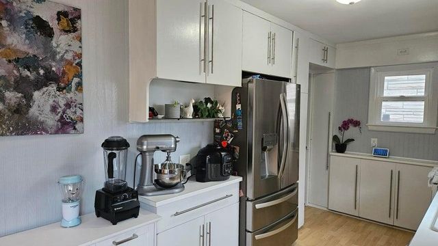 2353 S 77th STREET, West Allis, WI 53219