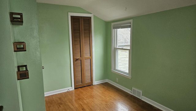 2353 S 77th STREET, West Allis, WI 53219