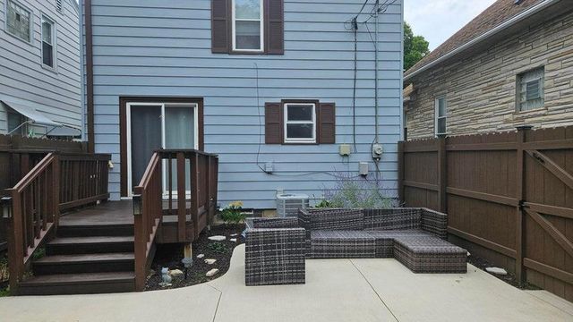 2353 S 77th STREET, West Allis, WI 53219