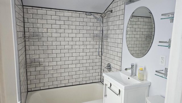 2353 S 77th STREET, West Allis, WI 53219