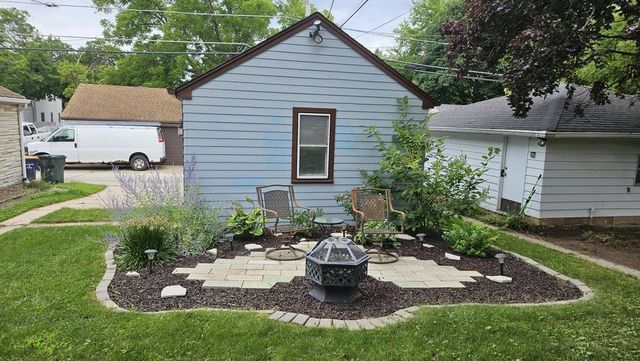 2353 S 77th STREET, West Allis, WI 53219