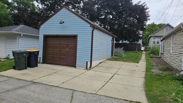 2353 S 77th STREET, West Allis, WI 53219