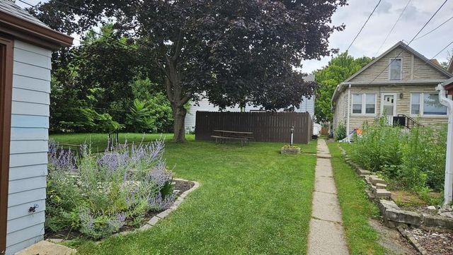 2353 S 77th STREET, West Allis, WI 53219