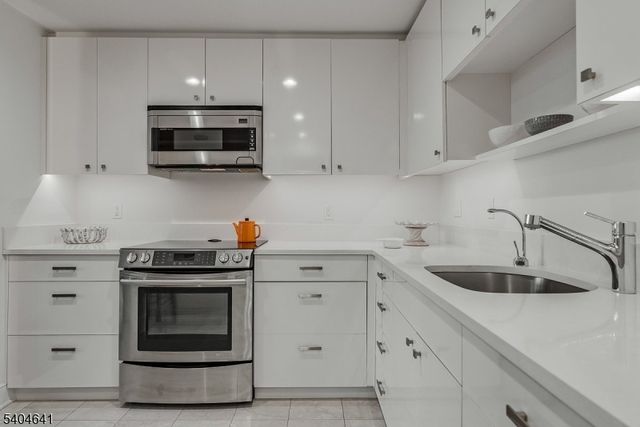 616 S Orange Ave, Skyhouse 4 SH4, Maplewood Twp., NJ 07040