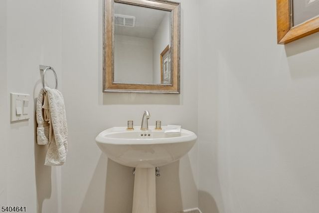 616 S Orange Ave, Skyhouse 4 SH4, Maplewood Twp., NJ 07040