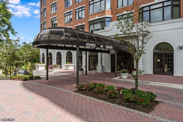 616 S Orange Ave, Skyhouse 4 SH4, Maplewood Twp., NJ 07040