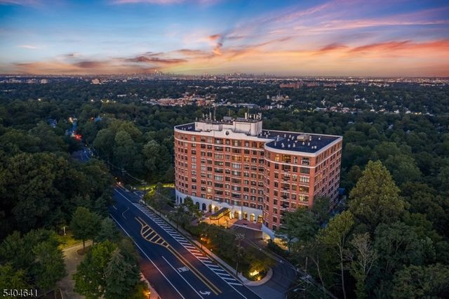 616 S Orange Ave, Skyhouse 4 SH4, Maplewood Twp., NJ 07040