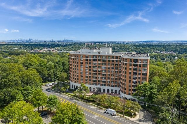 616 S Orange Ave, Skyhouse 4 SH4, Maplewood Twp., NJ 07040