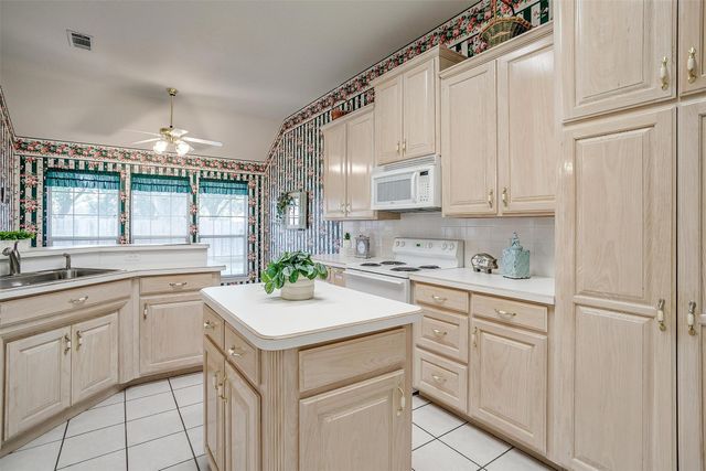 133 Sunny Meadows Drive, Burleson, TX 76028