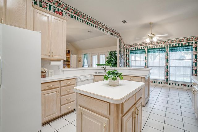133 Sunny Meadows Drive, Burleson, TX 76028