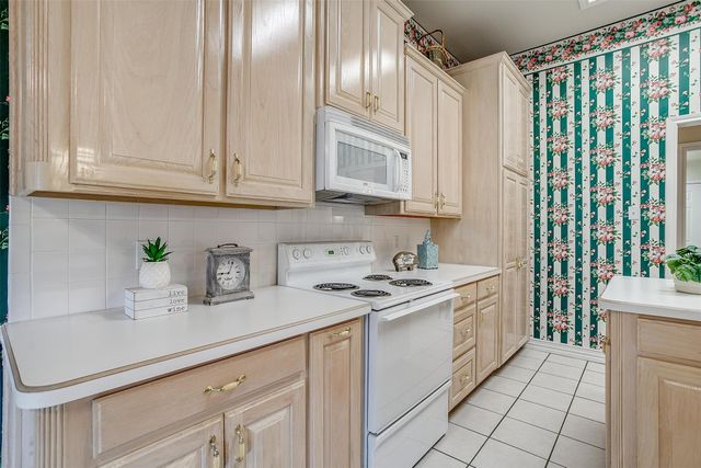133 Sunny Meadows Drive, Burleson, TX 76028