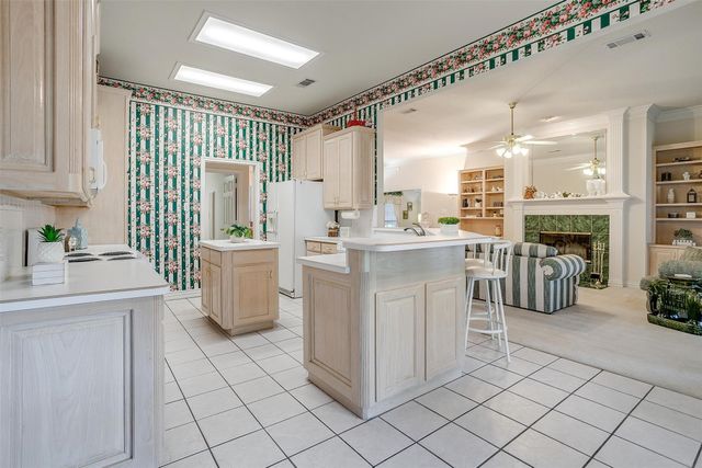 133 Sunny Meadows Drive, Burleson, TX 76028
